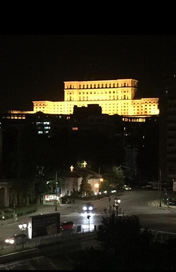Moonlight River With Balcony Old Town Apartamento Bucarest